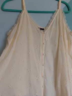 Madewell Cream Eyelet Button-Front Top,Torrid Size 2